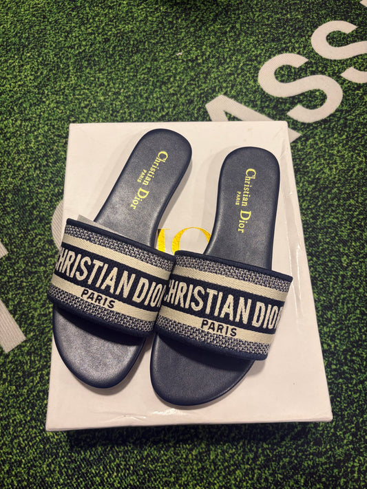 Dior slides woman