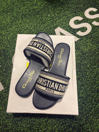 Dior slides woman