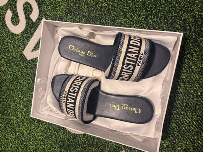 Dior slides woman